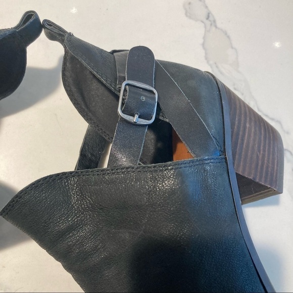 LUCKY BRAND Sz  10 Peep Toe Buckle Stacked Heel Ankle Leather Booties - Picture 12 of 13